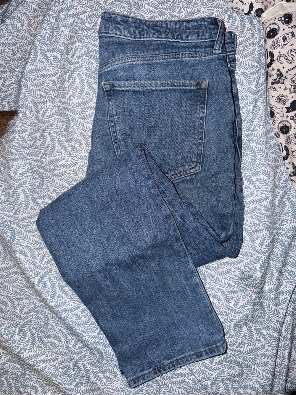 Old Navy woman’s Medium Blue Straight Jeans